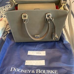Beautiful NWT Dooney & Bourke Janine 30 Tote in grey